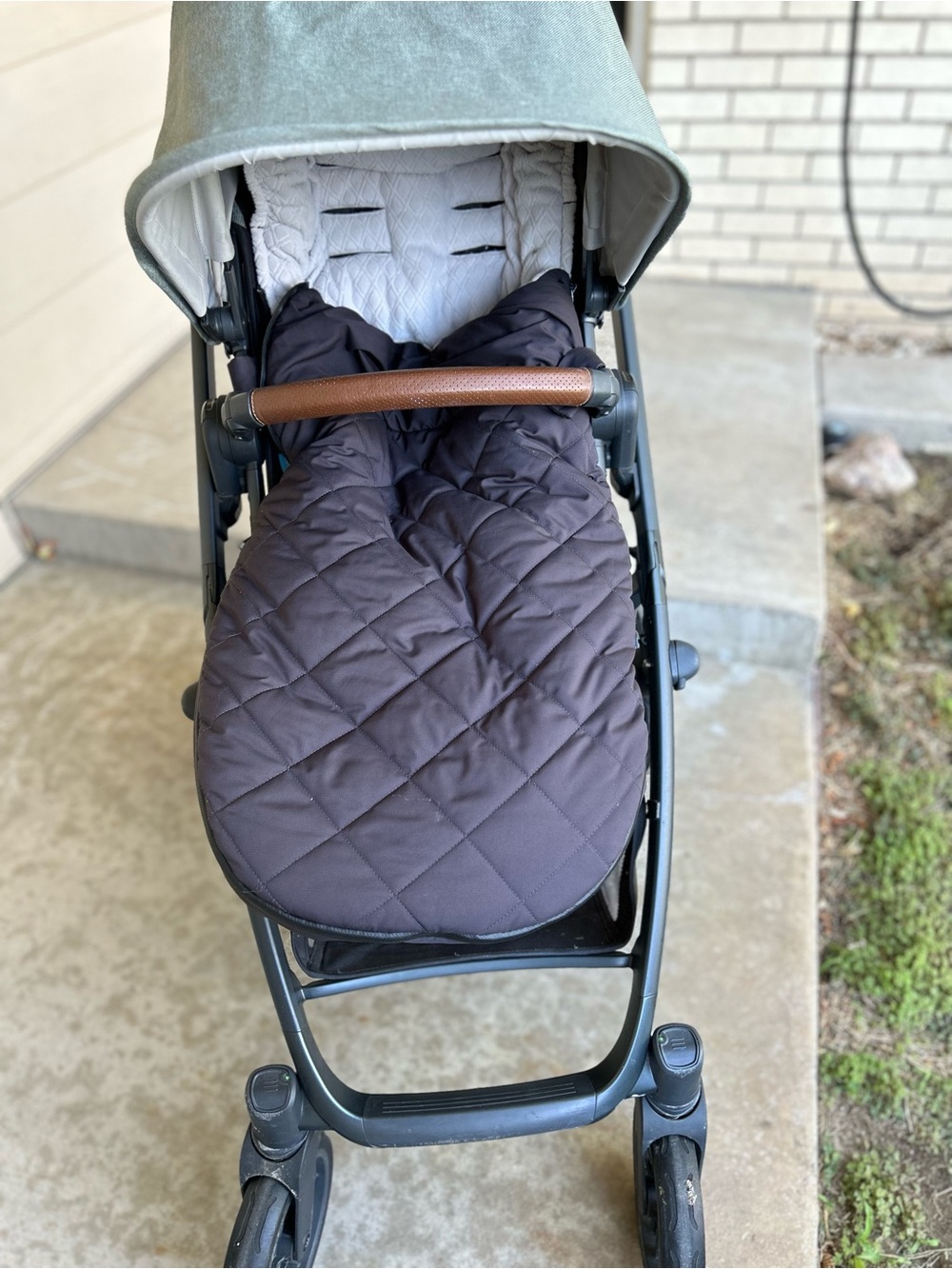 Uppababy Cozy Ganoosh Footmuff in grey/black